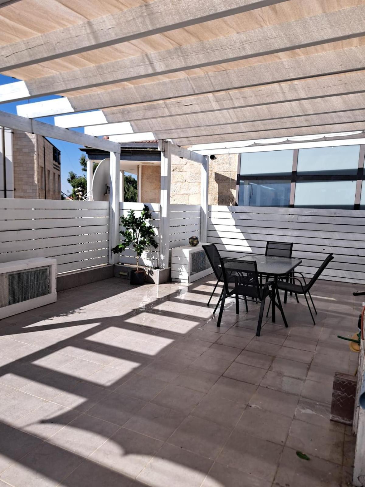 Authentic One Bedroom Apartment In City Center Jerusalem Exterior foto